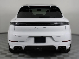 Porsche Cayenne GTS AWD 2026