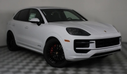 Porsche Cayenne GTS AWD 2026