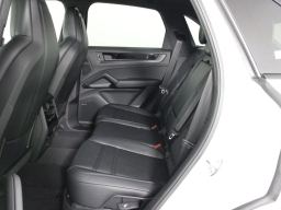 Porsche Cayenne GTS AWD 2026