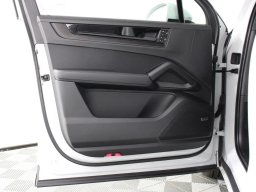 Porsche Cayenne GTS AWD 2026