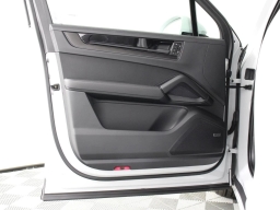 Porsche Cayenne GTS AWD 2026