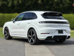 Porsche Cayenne GTS AWD 2026