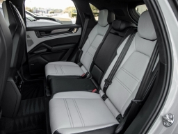 Porsche Cayenne GTS AWD 2026