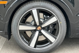 Porsche Cayenne GTS AWD 2026