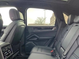 Porsche Cayenne GTS AWD 2026