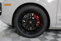 Porsche Cayenne GTS AWD 2026