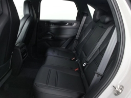 Porsche Cayenne GTS AWD 2026