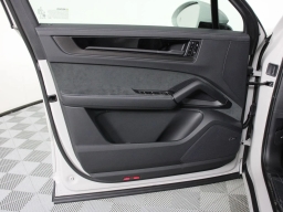 Porsche Cayenne GTS AWD 2026