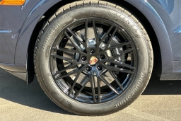 Porsche Cayenne GTS AWD 2026