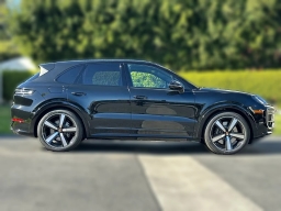 Porsche Cayenne GTS AWD 2026