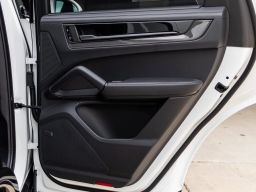 Porsche Cayenne GTS AWD 2026