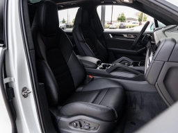 Porsche Cayenne GTS AWD 2026