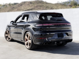 Porsche Cayenne GTS AWD 2025