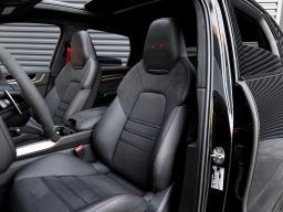 Porsche Cayenne GTS AWD 2025