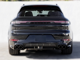 Porsche Cayenne GTS AWD 2025