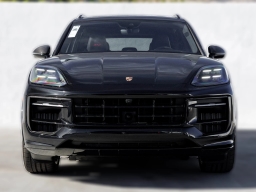 Porsche Cayenne GTS AWD 2025