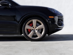 Porsche Cayenne GTS AWD 2025