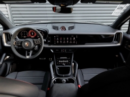 Porsche Cayenne GTS AWD 2025