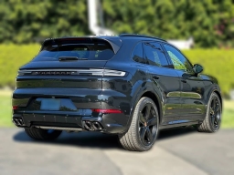 Porsche Cayenne GTS AWD 2026