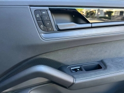 Porsche Cayenne GTS AWD 2026