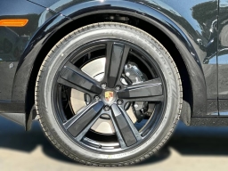 Porsche Cayenne GTS AWD 2026