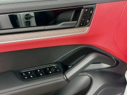 Porsche Cayenne Turbo E-Hybrid AWD 2025