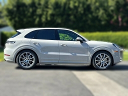 Porsche Cayenne Turbo E-Hybrid AWD 2026