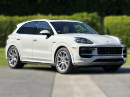 Porsche Cayenne Turbo E-Hybrid AWD 2026
