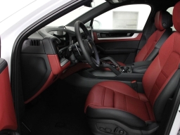 Porsche Cayenne Base Coupe AWD 2026