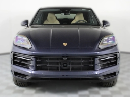 Porsche Cayenne Base Coupe AWD 2026