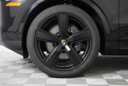 Porsche Cayenne Base Coupe AWD 2026
