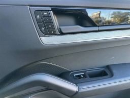 Porsche Cayenne Base Coupe AWD 2025