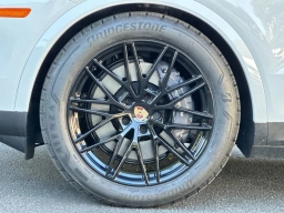 Porsche Cayenne Base Coupe AWD 2025