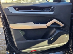 Porsche Cayenne Base Coupe AWD 2026