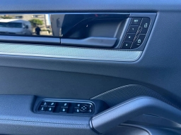 Porsche Cayenne Base Coupe AWD 2026