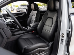Porsche Cayenne Base Coupe AWD 2026