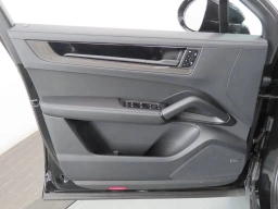 Porsche Cayenne GTS Coupe AWD 2026