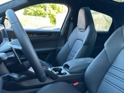 Porsche Cayenne GTS Coupe AWD 2026