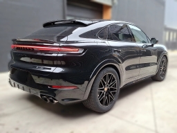 Porsche Cayenne GTS Coupe AWD 2026