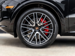 Porsche Cayenne GTS Coupe AWD 2026