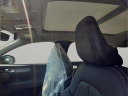 Volvo XC40 Plus Dark Theme B5 AWD 2025