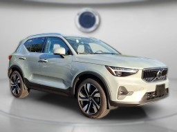 Volvo XC40 Ultra Bright Theme B5 AWD 2025