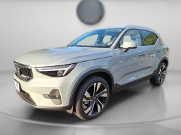 Volvo XC40 Ultra Bright Theme B5 AWD 2025