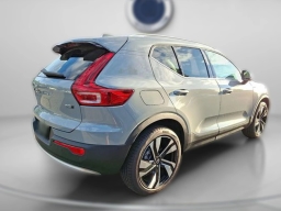 Volvo XC40 Ultra Bright Theme B5 AWD 2025
