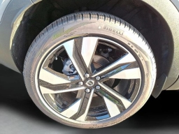 Volvo XC40 Ultra Bright Theme B5 AWD 2025