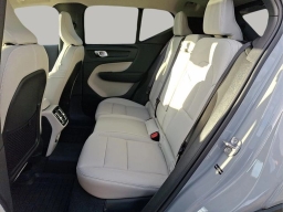 Volvo XC40 Ultra Bright Theme B5 AWD 2025