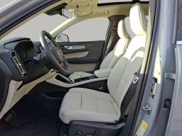 Volvo XC40 Ultra Bright Theme B5 AWD 2025