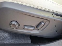 Volvo XC40 Ultra Bright Theme B5 AWD 2025