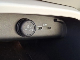 Volvo XC40 Ultra Bright Theme B5 AWD 2025