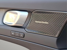 Volvo XC40 Ultra Bright Theme B5 AWD 2025